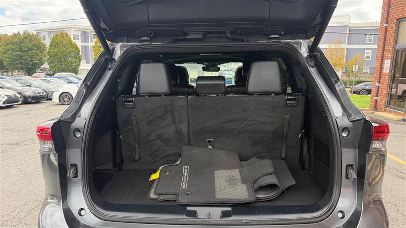 Used 2021 Toyota Highlander XSE FWD image 17