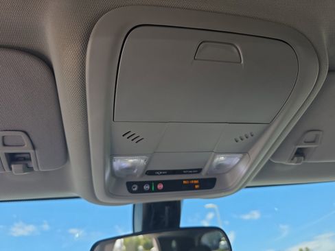 Used 2019 Chevrolet Equinox LT image 31