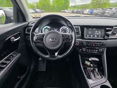Used 2017 Kia Niro EX FWD image 20