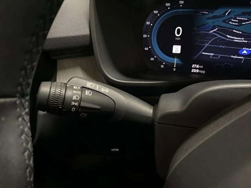 Used 2025 Volvo XC40 B5 Core image 73