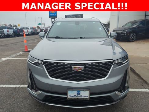 Used 2025 Cadillac XT6 Premium Luxury image 3
