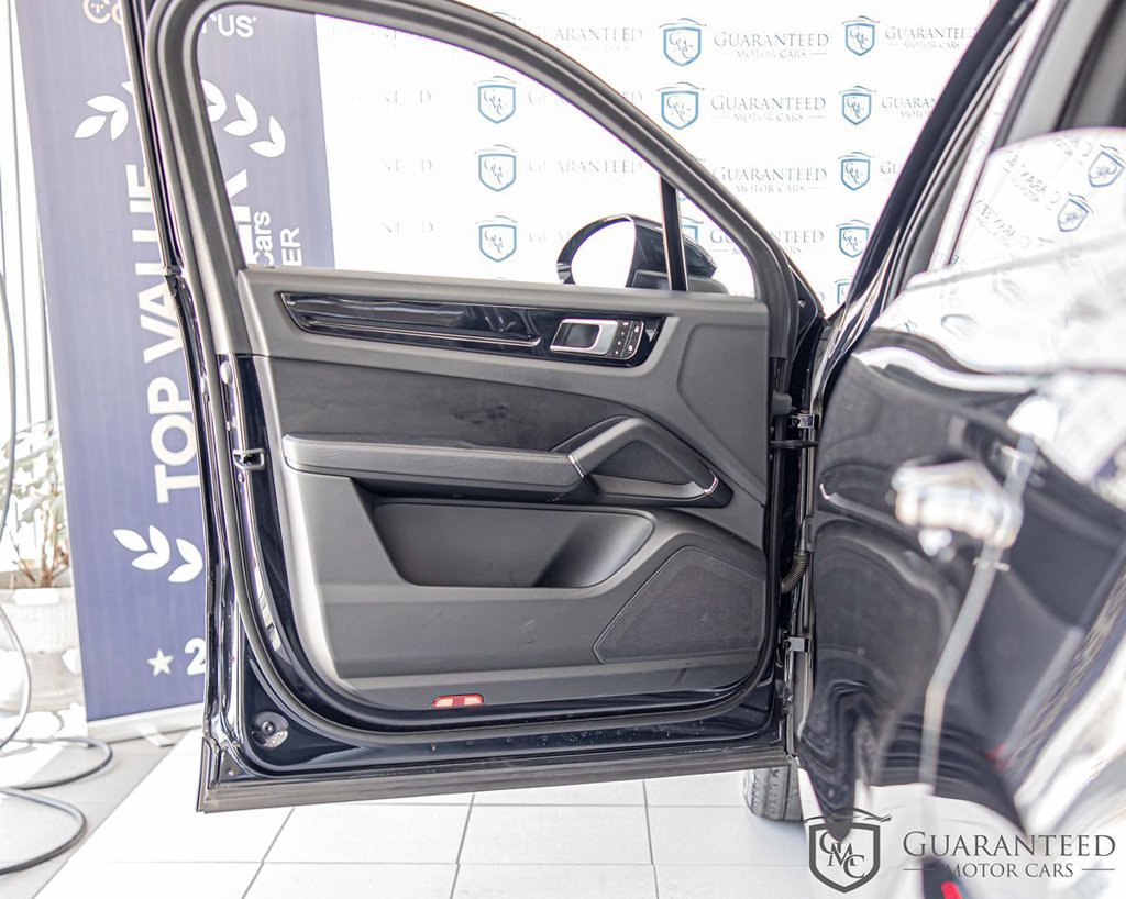 Used 2023 Porsche Cayenne w/ Premium Package AWD/4WD image 32