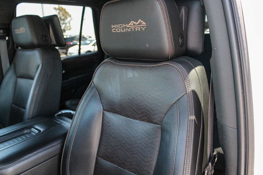 Used 2021 Chevrolet Tahoe High Country w/ Premium Package AWD/4WD image 19