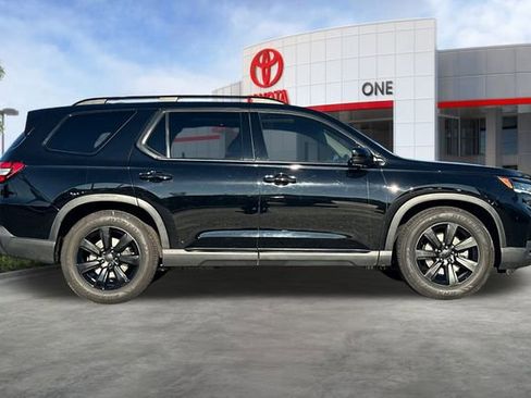 Used 2023 Honda Pilot Elite image 3