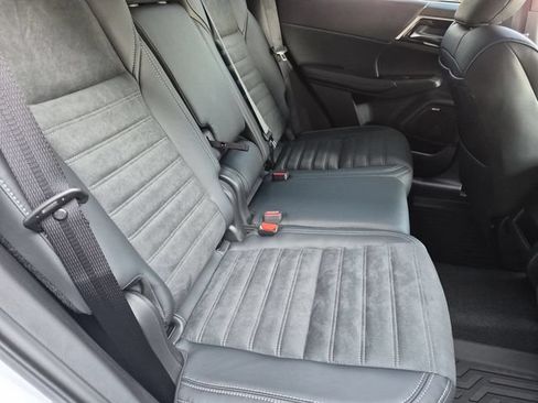 New 2026 Mitsubishi Outlander LE FWD image 33
