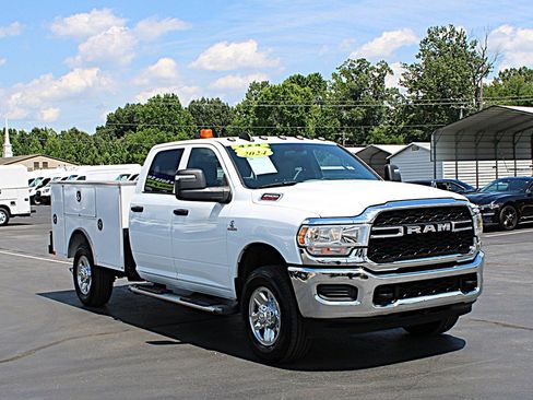Used 2024 RAM 2500 Tradesman w/ Chrome Appearance Group AWD/4WD image 2