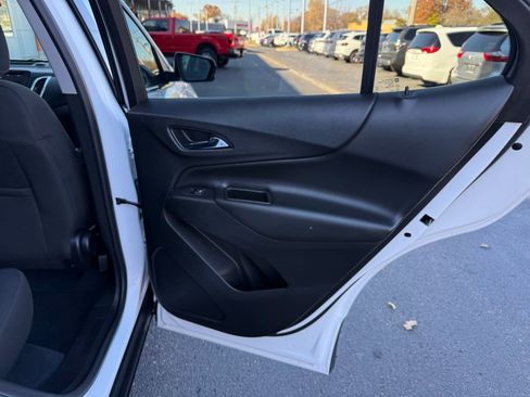 Used 2020 Chevrolet Equinox LT image 25
