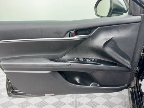 Used 2018 Toyota Camry SE FWD image 14