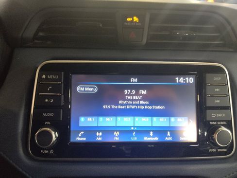 Used 2025 Nissan Versa SV FWD image 25
