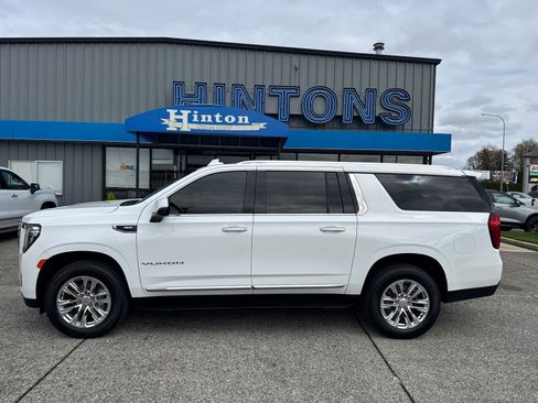 Used 2023 GMC Yukon XL SLT w/ SLT Luxury Package AWD/4WD image 2