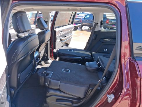 Used 2022 Jeep Grand Cherokee L Limited image 19