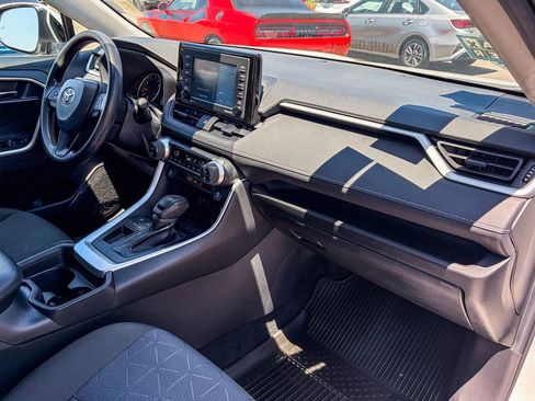 Used 2021 Toyota RAV4 XLE FWD image 39