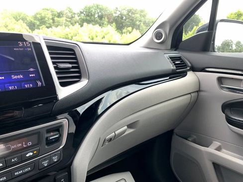 Used 2017 Honda Pilot Touring image 17