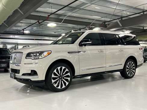 Used 2022 Lincoln Navigator L Reserve AWD/4WD image 5