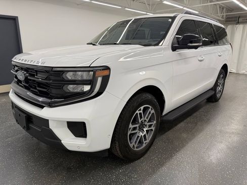 Used 2025 Ford Expedition Active AWD/4WD image 4