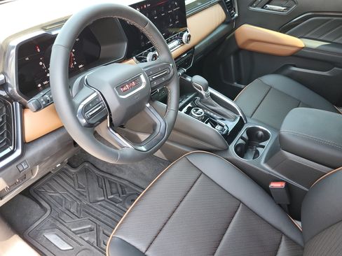 Used 2023 GMC Canyon AT4 w/ AT4 Premium Package AWD/4WD image 10