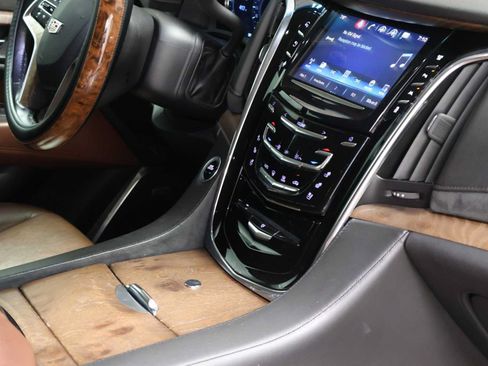 Used 2016 Cadillac Escalade ESV Luxury AWD/4WD image 20