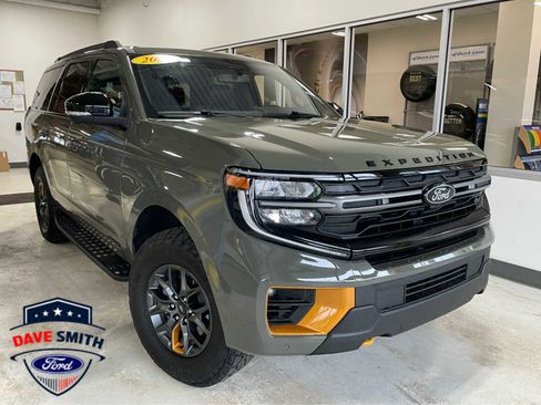 Used 2025 Ford Expedition Tremor image 1