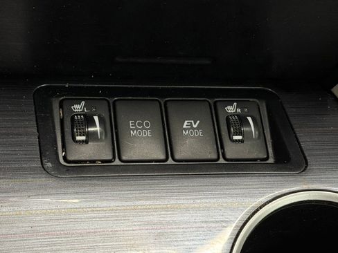 Used 2012 Toyota Camry XLE w/ Leather Pkg image 29