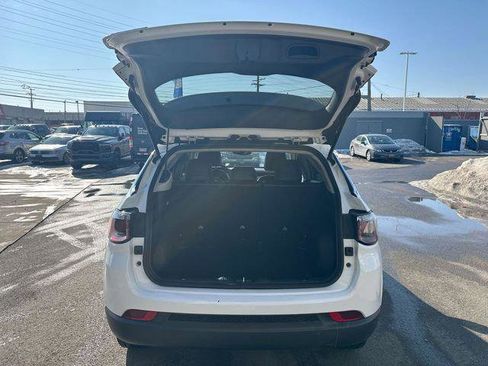 Certified 2022 Jeep Compass Latitude w/ Convenience Group image 23