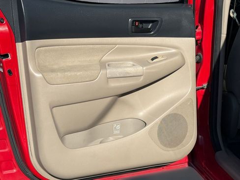 Used 2005 Toyota Tacoma PreRunner image 29