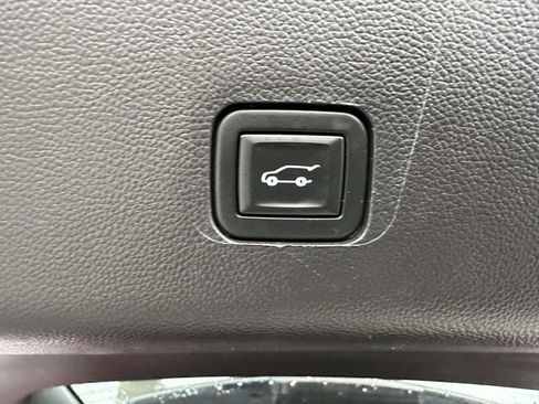 Used 2020 Chevrolet Traverse RS image 23