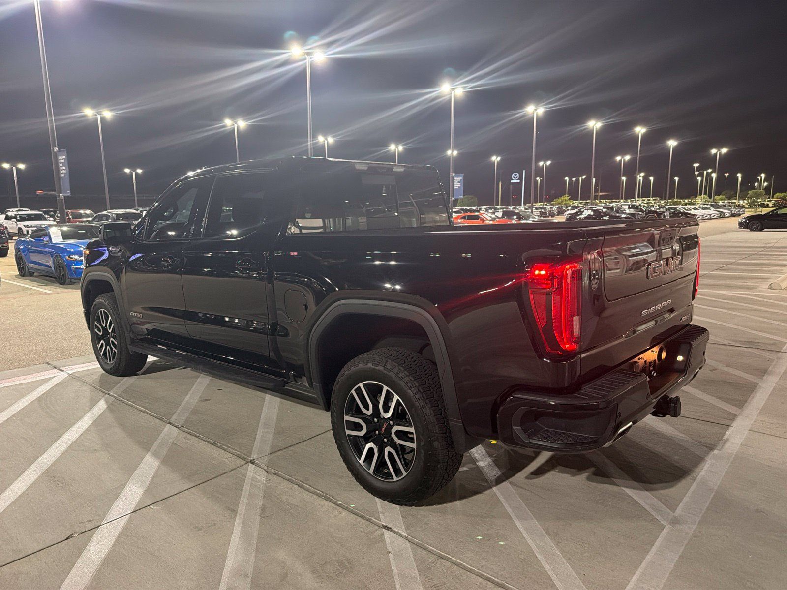 Used 2022 GMC Sierra 1500 AT4 w/ AT4 Premium Package AWD/4WD image 8