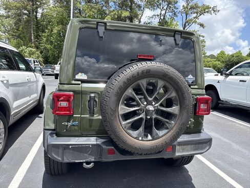 Used 2021 Jeep Wrangler Unlimited Sahara AWD/4WD image 8