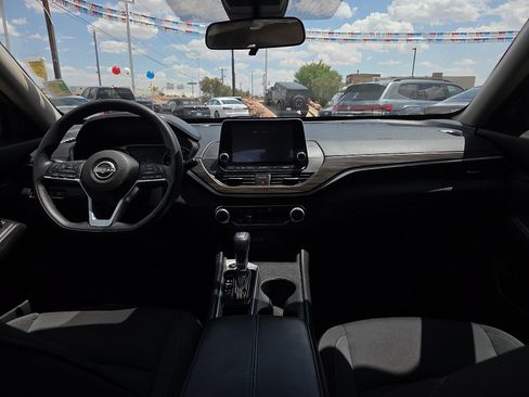 Used 2025 Nissan Altima 2.5 SV FWD image 7