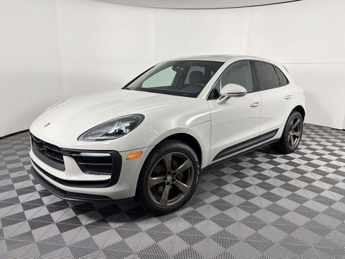 Certified 2026 Porsche Macan AWD/4WD image 1