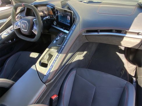 Used 2025 Chevrolet Corvette Stingray Premium Conv w/ Z51 Performance Package image 12