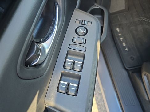 Certified 2023 Honda Pilot Sport image 13