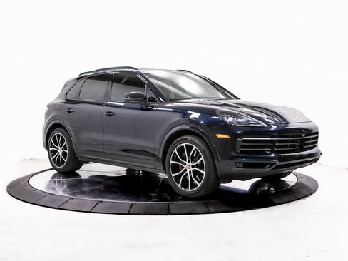 Certified 2023 Porsche Cayenne Platinum Edition w/ Assistance Package image 9