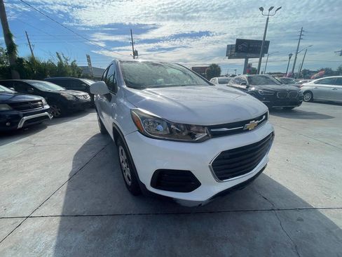 Used 2019 Chevrolet Trax LS FWD image 3