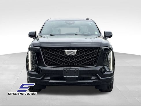 Used 2025 Cadillac Escalade Sport Platinum w/ LPO, ONYX Package AWD/4WD image 2