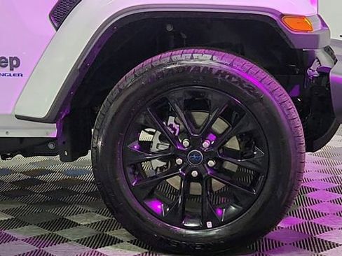 Used 2025 Jeep Wrangler Unlimited Sahara w/ Safety Group image 21