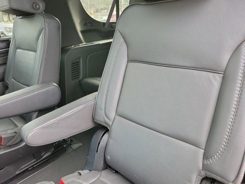 Used 2024 GMC Yukon XL Denali image 11