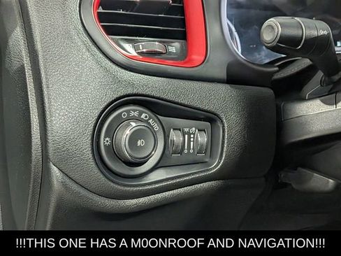 Used 2016 Jeep Renegade Trailhawk AWD/4WD image 16