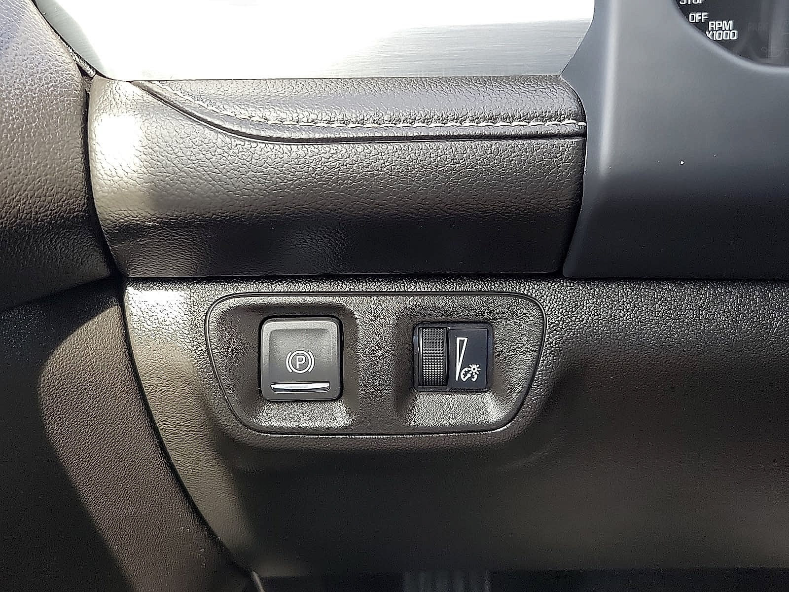 Used 2023 GMC Acadia SLE w/ Driver Convenience Package FWD image 15