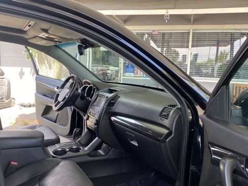 Used 2013 Kia Sorento SX w/ SX Premium Pkg FWD image 16