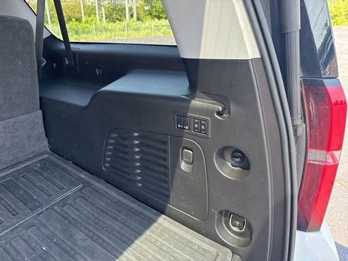 Used 2018 Chevrolet Suburban LT AWD/4WD image 32