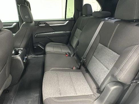 Used 2025 GMC Acadia Elevation image 13