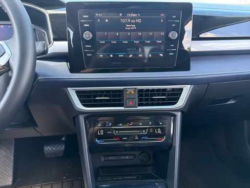 Certified 2025 Volkswagen Taos SEL AWD/4WD image 15