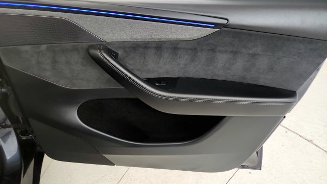 Used 2026 Tesla Model Y Long Range RWD image 37
