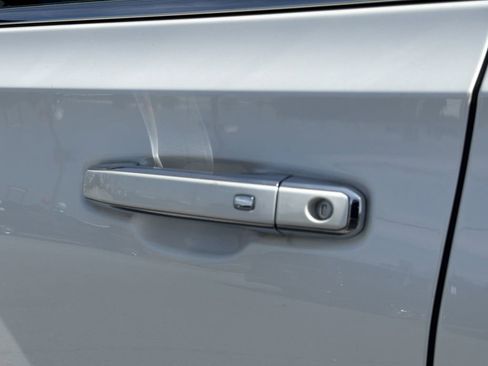 Used 2022 GMC Yukon Denali RWD image 36