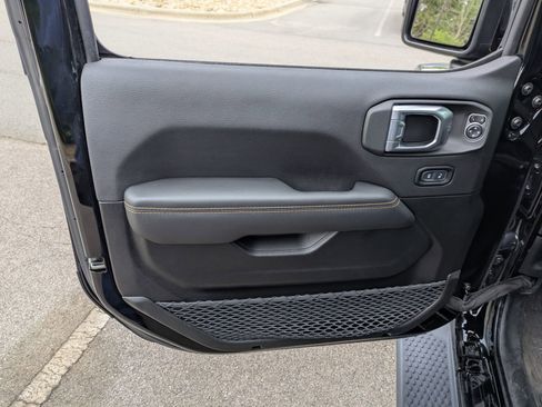 Used 2023 Jeep Wrangler Unlimited Sahara AWD/4WD image 15