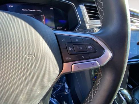 Used 2022 Volkswagen Tiguan SE image 22