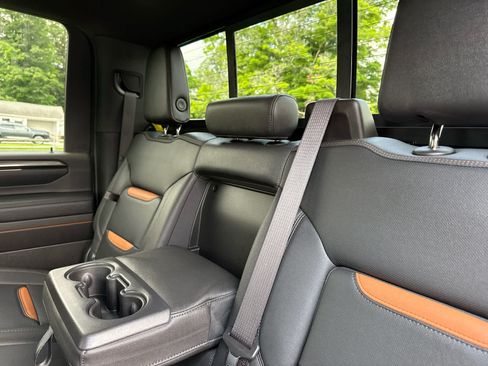 Used 2024 GMC Sierra 2500 AT4 w/ Technology Package AWD/4WD image 27