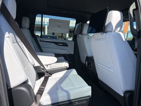 New 2026 Chevrolet Suburban Premier image 34