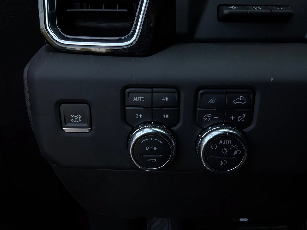 Used 2023 GMC Sierra 1500 Denali w/ Technology Package AWD/4WD image 35